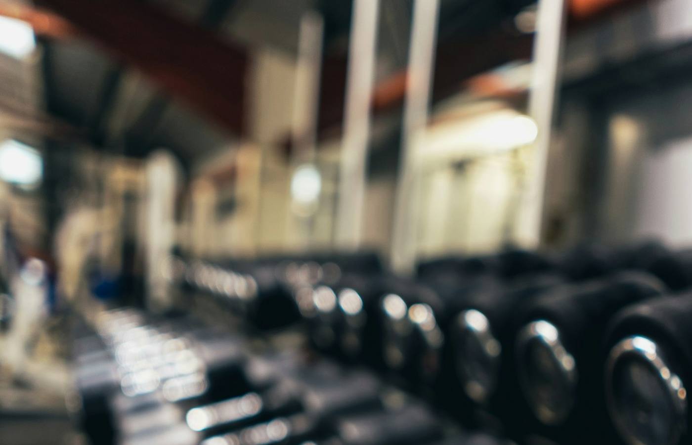 Vstup do moderního fitness studia v centru Prahy